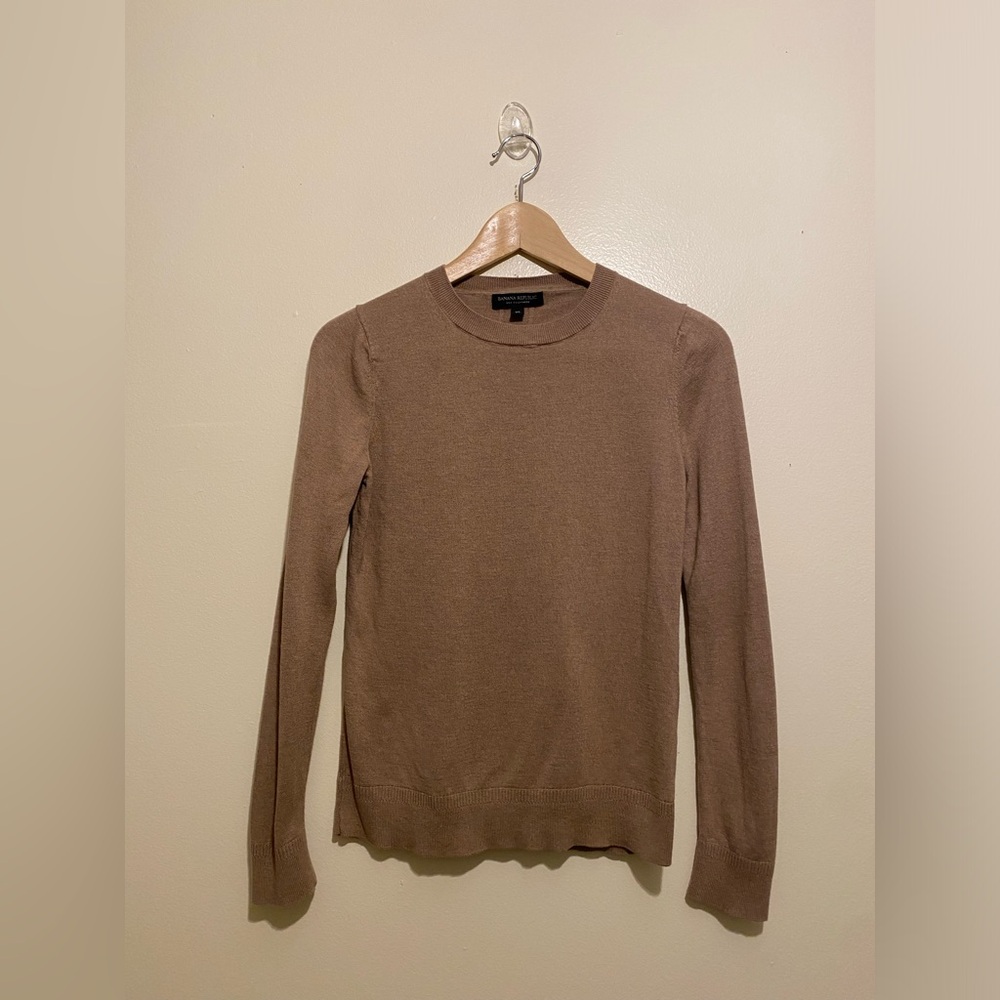 Banana Republic Silk Cashmere Tan Crewneck Sweater. Size XS